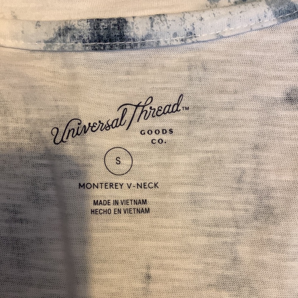 Universal Thread Shirt - Picture 2 of 2
